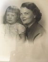 mit ihrer Mutter 1949.jpg
